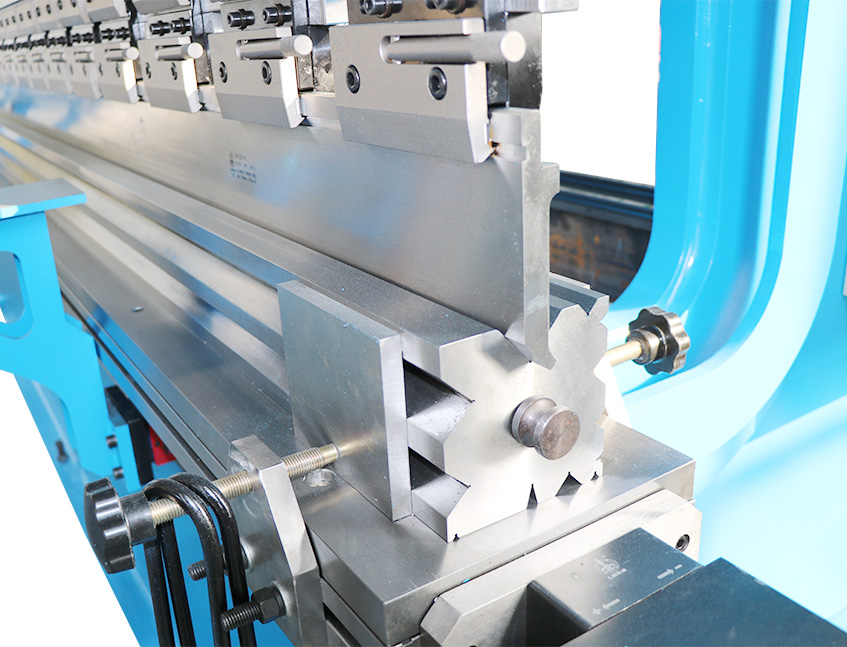 2xWE67K-160T4000 CNC Press Brake in Tandem 2xWE67K-160T4000 CNC Press Brake in Tandem